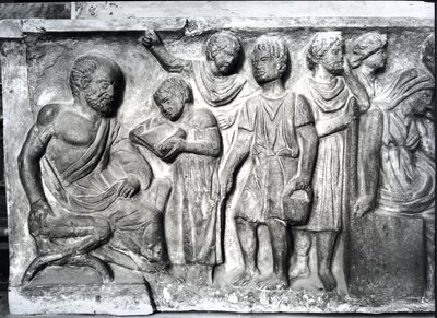 Rilievo che raffigura un ragazzo che legge al suo insegnante (dettaglio) da Roman